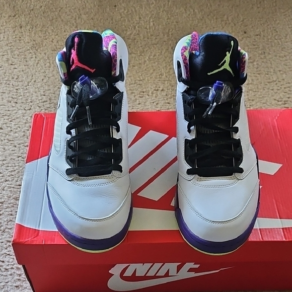 Jordan Sneakers White and Black High-Top Dynamic Design - Picture 1 of 6